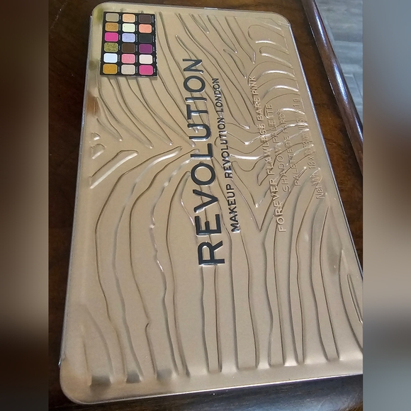 Revolution Forever Flawless Shadow Pallette in Bare Pink New Sealed in package - Picture 1 of 7